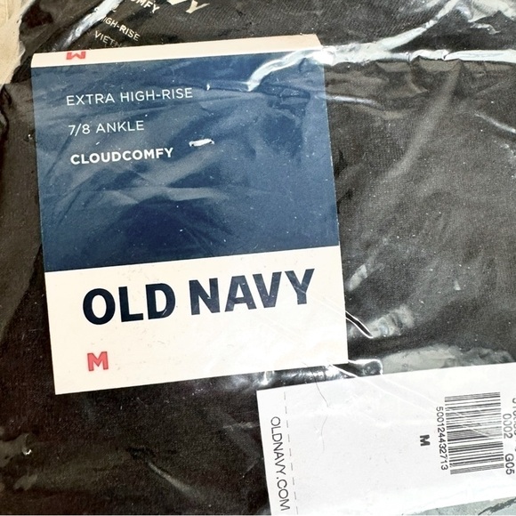 NWT Old Navy Extra High-Waisted CloudComfy 7/8 Leggings Black Size Medium - Picture 5 of 11